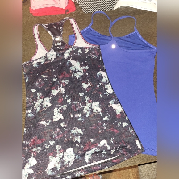 Lululemon tank top bundle~medium 8/10. - Picture 15 of 16